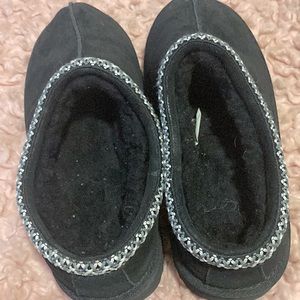 Black uggs  ( cleaned )